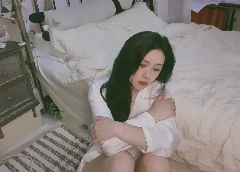 Khám phá bộ ảnh gái xinh buồn, tâm trạng đầy cảm xúc và sâu lắng