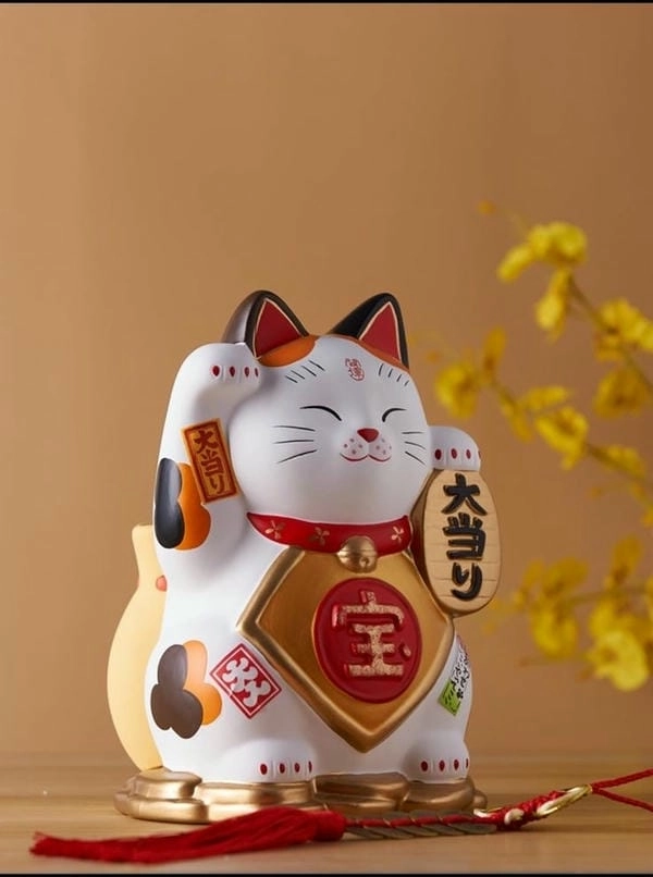 Mèo thần tài lớn thường trưng ở tiền sảnh