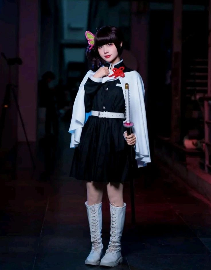 Kanao Tsuyuri cosplay tái hiện nữ kiếm sĩ với áo bướm