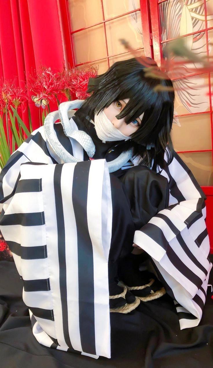 Obanai Mitsuri cosplay cặp đôi tình yêu KnY siêu ngọt ngào