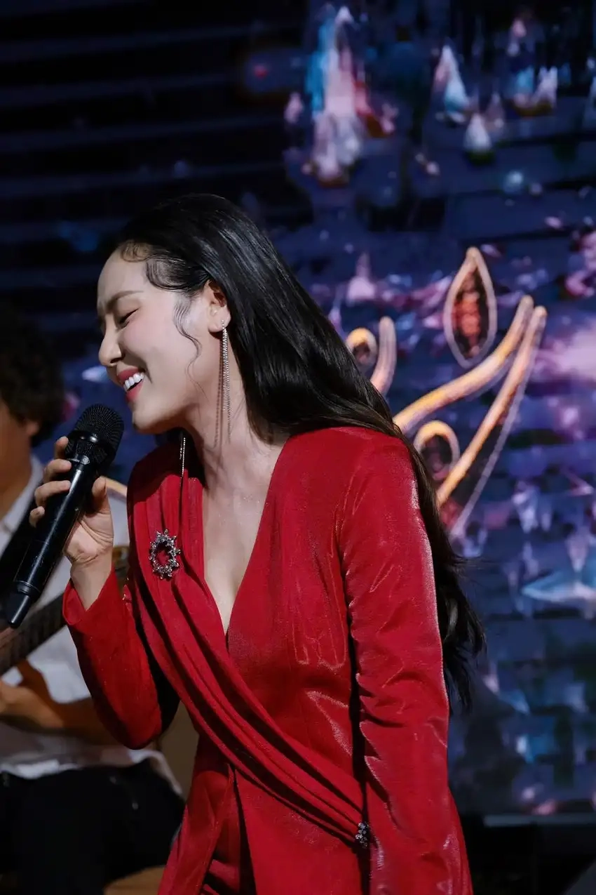 Cơn gió lạ Phương Linh bản hit làm nên tên tuổi