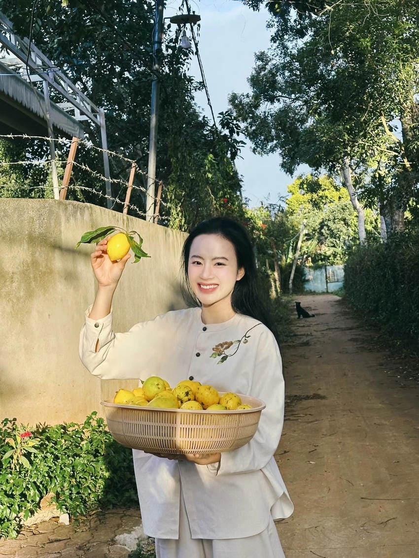 Ca sĩ Angela Phương Trinh, từng thử sức nhưng không nổi