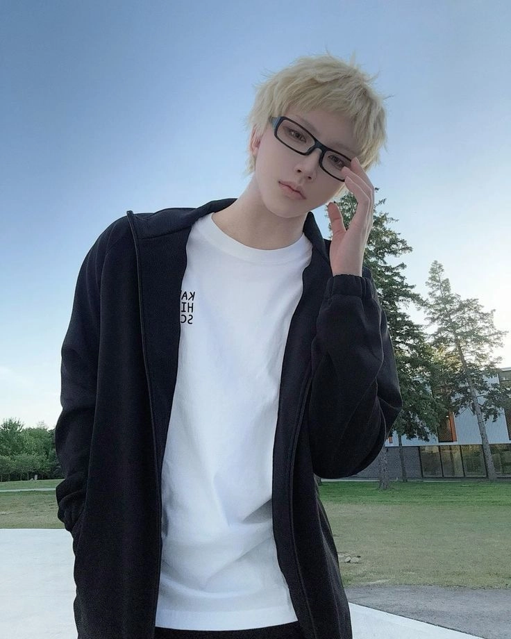 Kei Tsukishima cosplay thần thái như bước ra đời