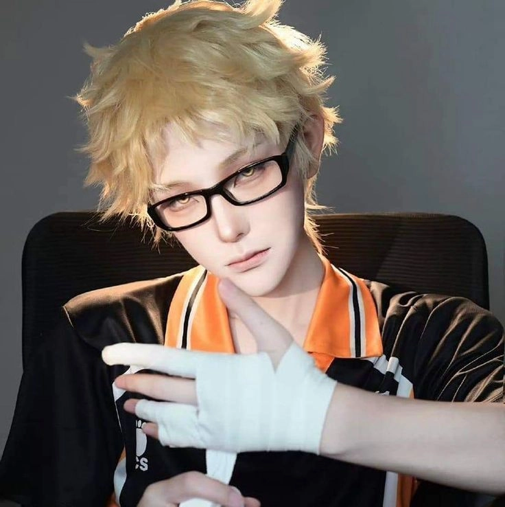 Tsukishima cosplay tái hiện khí chất lạnh lùng