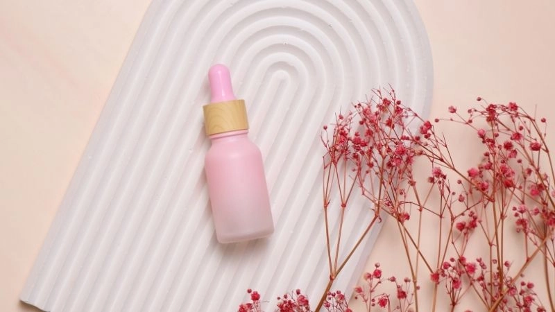 Toner dùng như thế nào là thấm vào bông lau nhẹ khắp mặt sau khi rửa