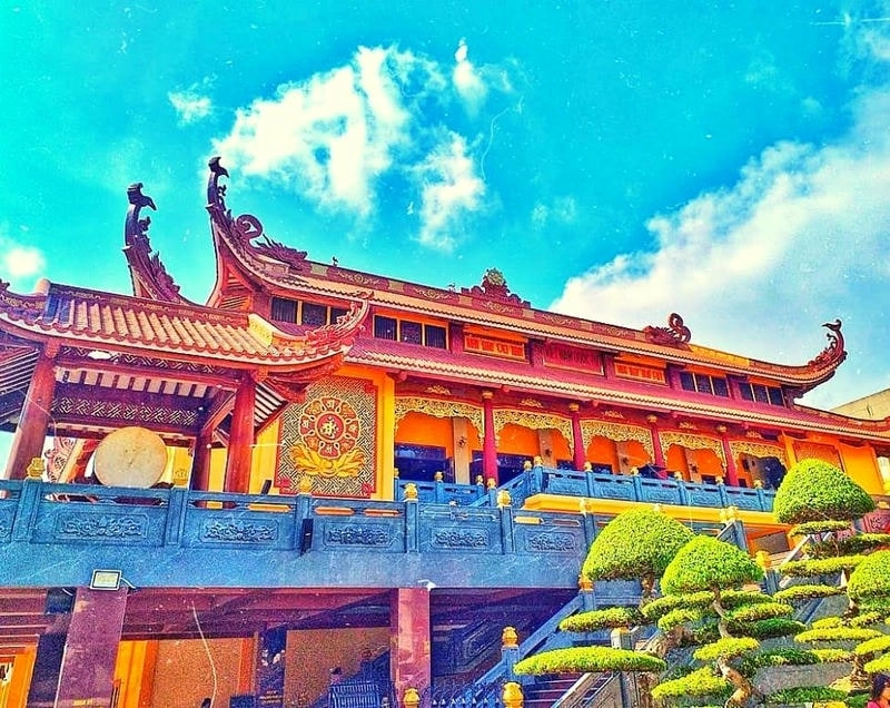Đền chùa và những biểu tượng văn hóa độc đáo