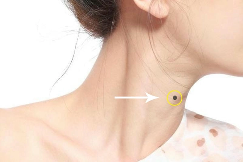 Khám phá ý nghĩa của nốt ruồi ở cổ trong tướng số
