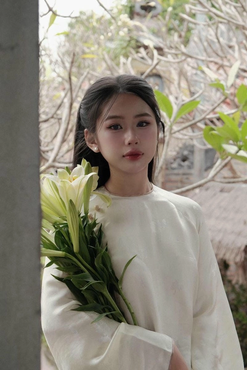 Cùng nhau tìm hình nữ sinh mặc áo dài trắng