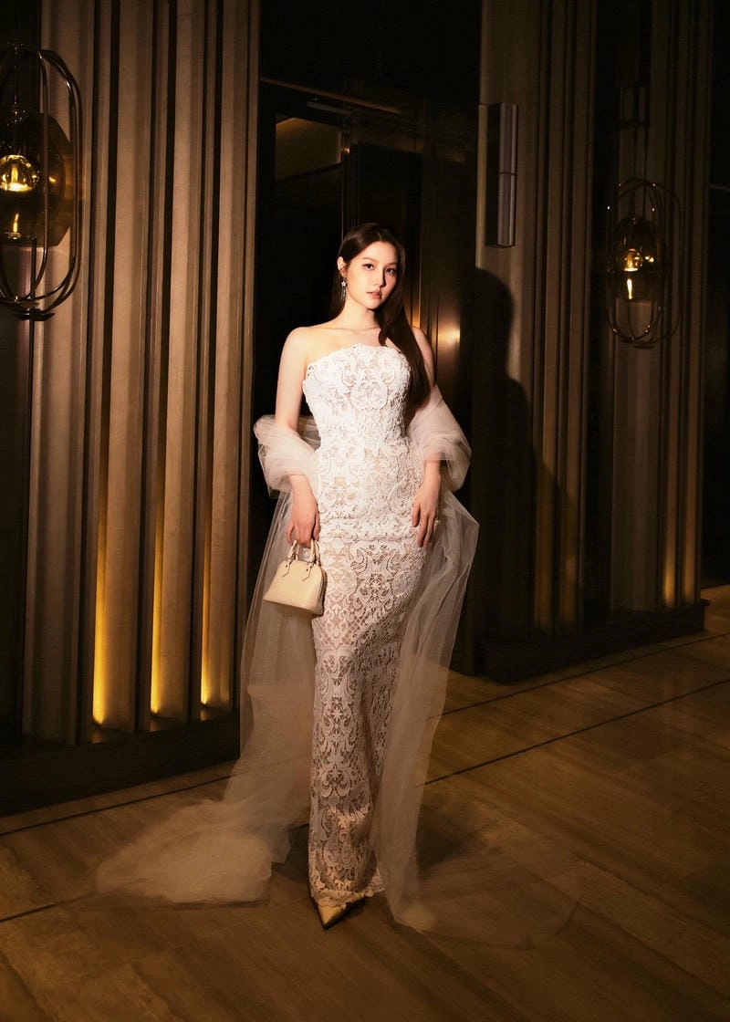 Chiêm ngưỡng vẻ đẹp Diễm My 9x đời thường