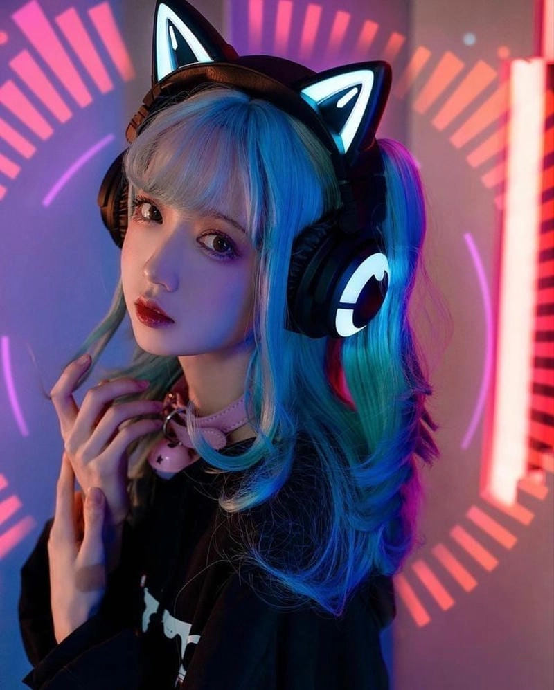 Những streamer gái xinh chơi game