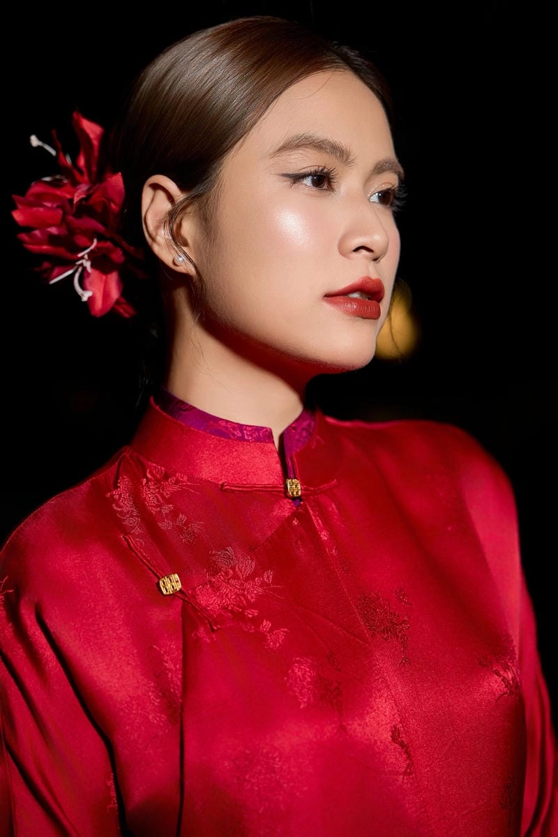 Cùng ngắm Hoàng Thùy Linh xinh đẹp