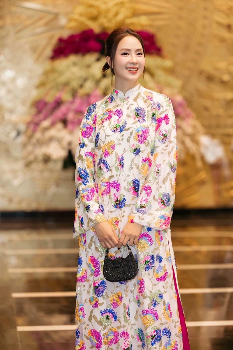 Cùng ngắm Hồng Diễm xinh đẹp