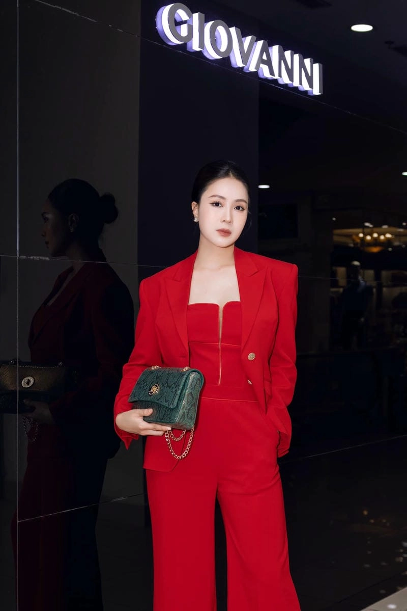 Cùng ngắm Hồng Diễm sang trọng
