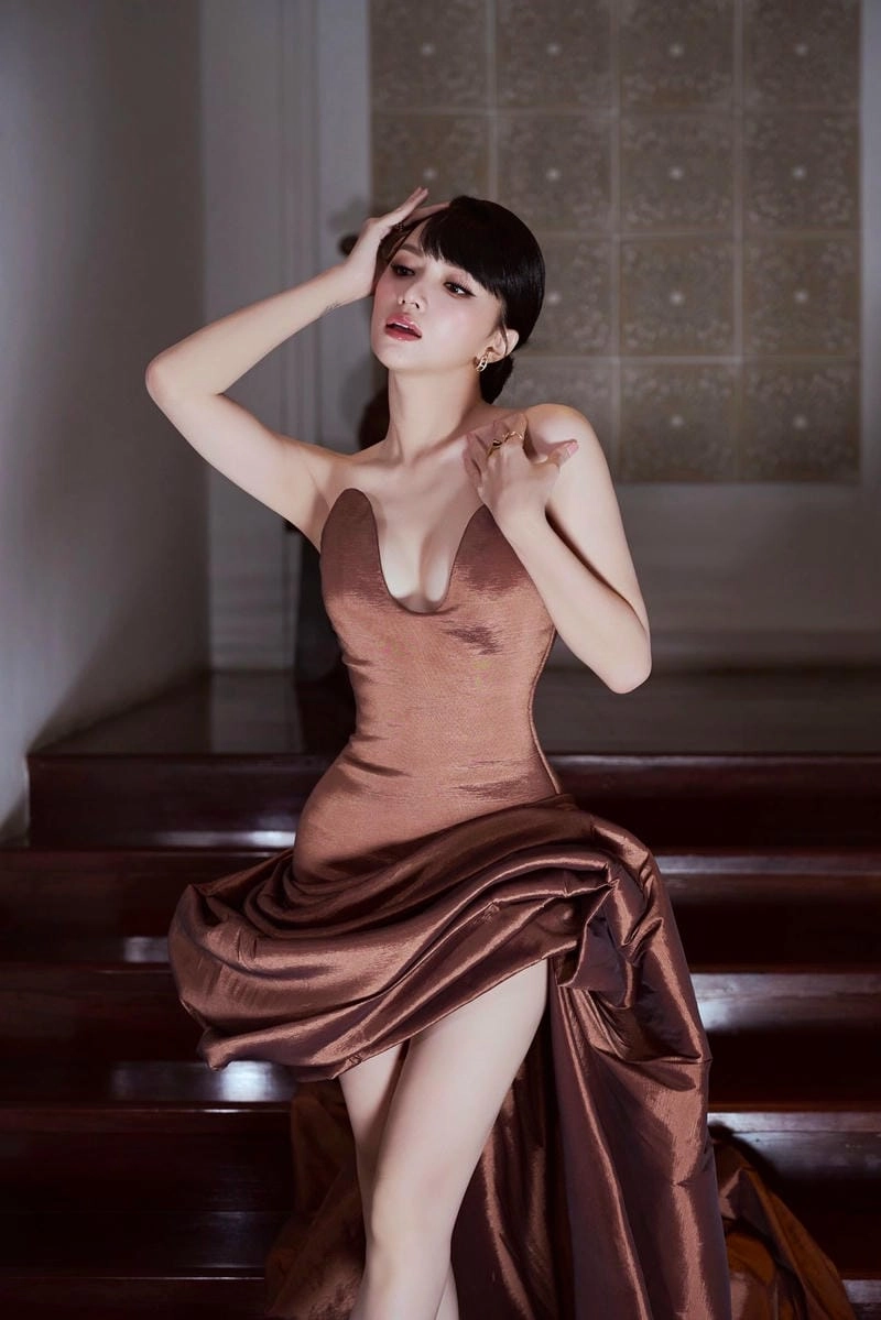 Cùng ngắm người đẹp Hương Giang