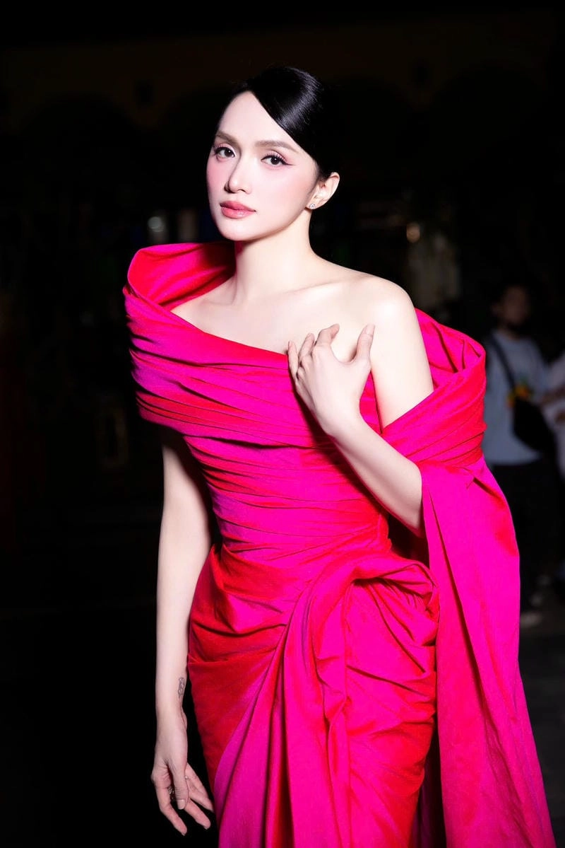 Tổng hợp hình ảnh Hương Giang sang trọng