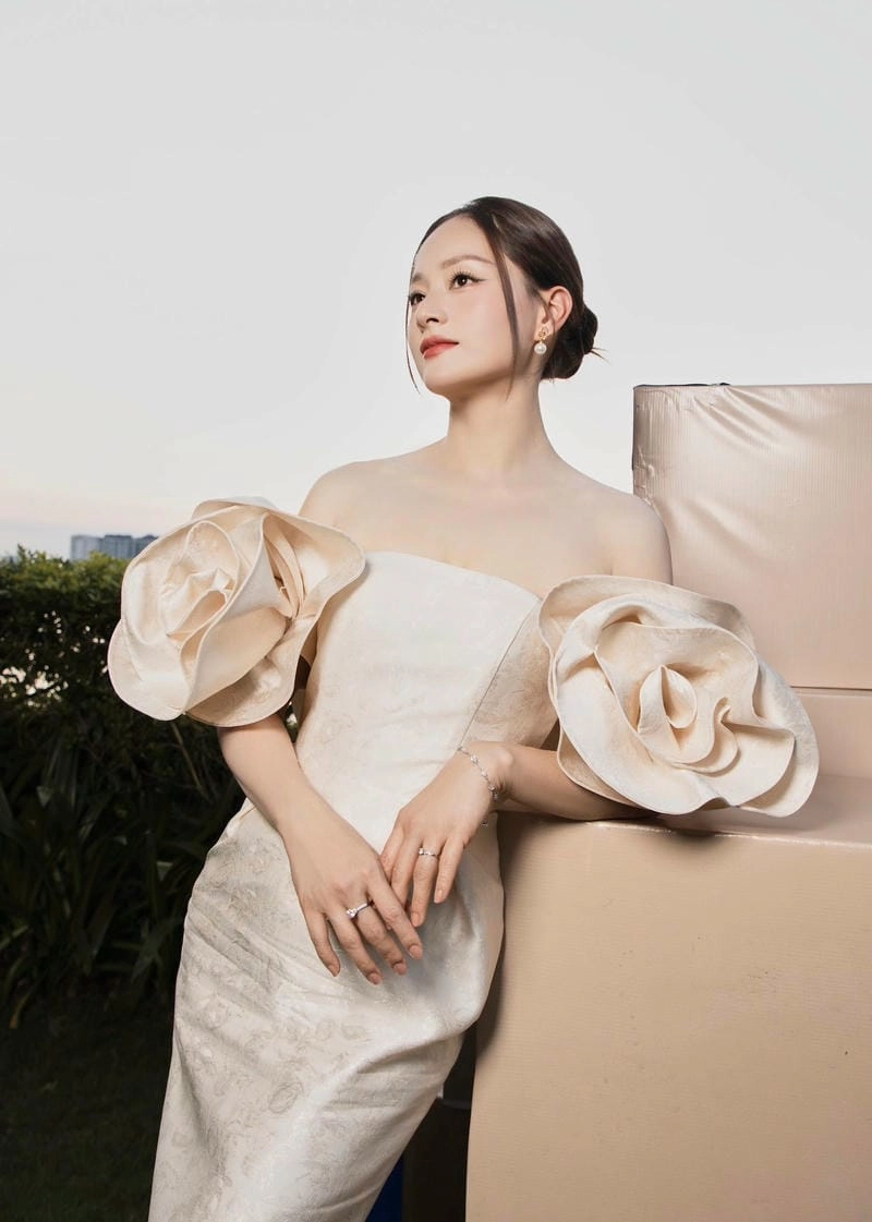 Đắm mình trong thế giới Lan Phương thời trang