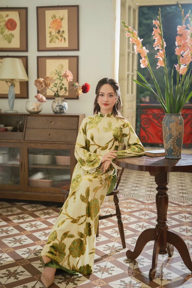 Cùng ngắm Lan Phương trẻ trung