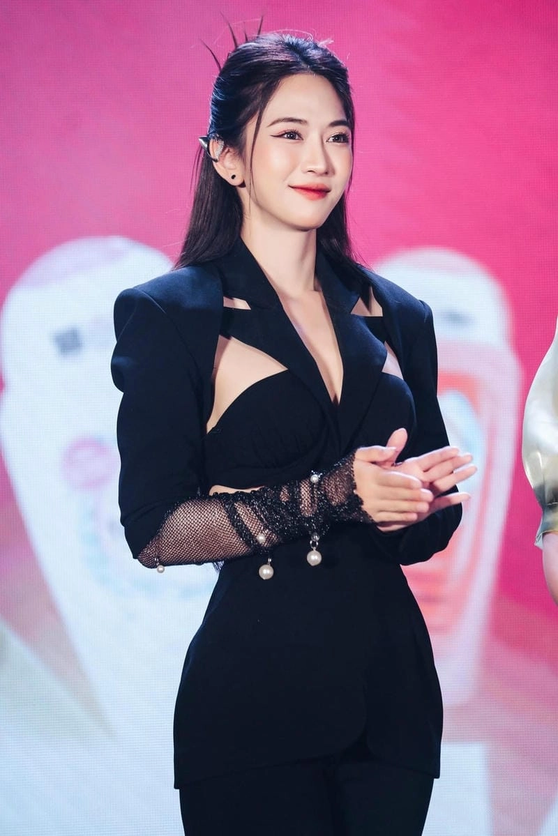 Đắm mình trong idol Lê Bống