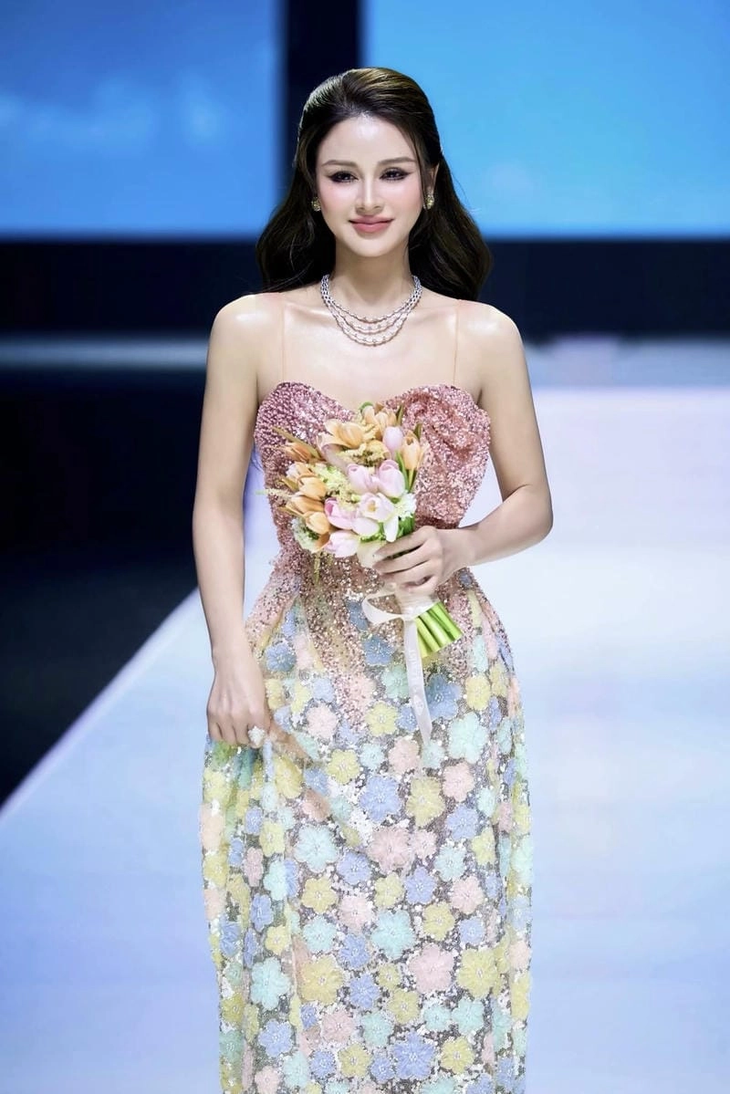 Cùng ngắm Lương Thu Trang cuốn hút