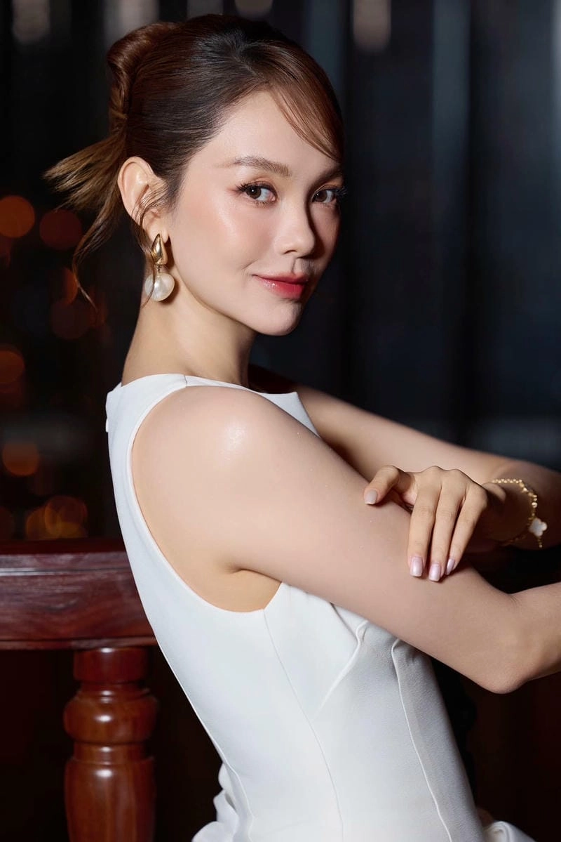Cùng ngắm Minh Hằng thời trang