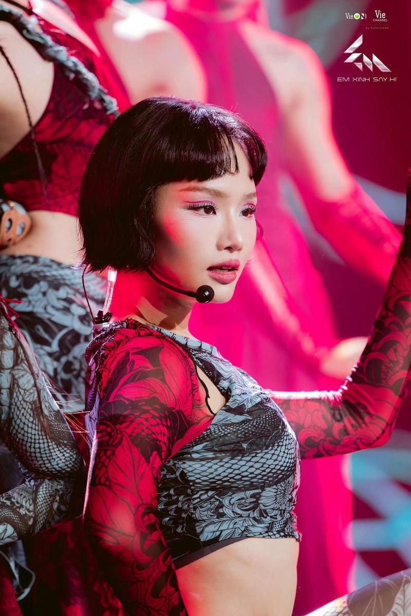 Cùng ngắm Miu Lê xinh đẹp