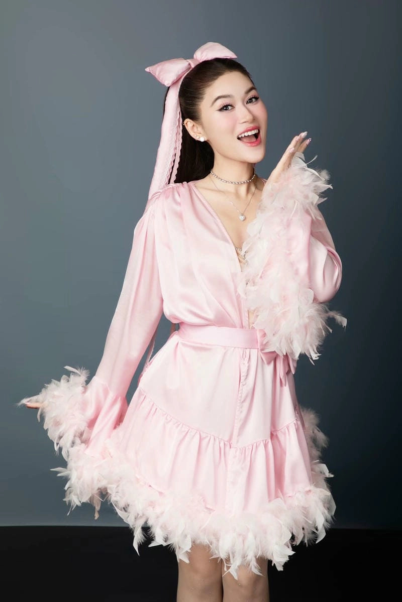Tổng hợp hình ảnh Ngọc Thanh Tâm sang trọng