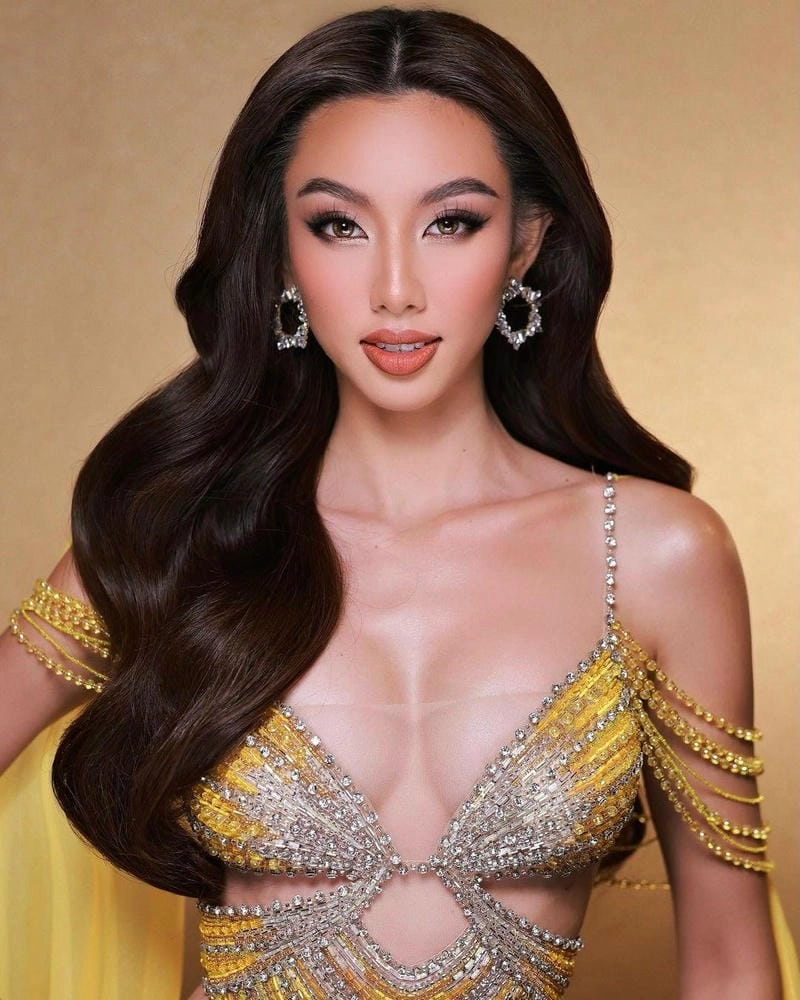 Cùng ngắm người đẹp Nguyễn Thúc Thùy Tiên