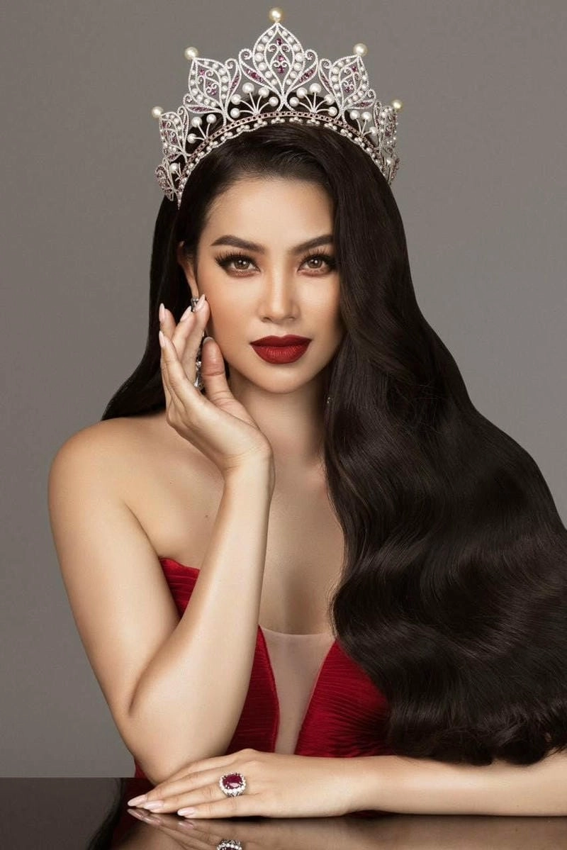 Cùng ngắm Phạm Hương xinh đẹp