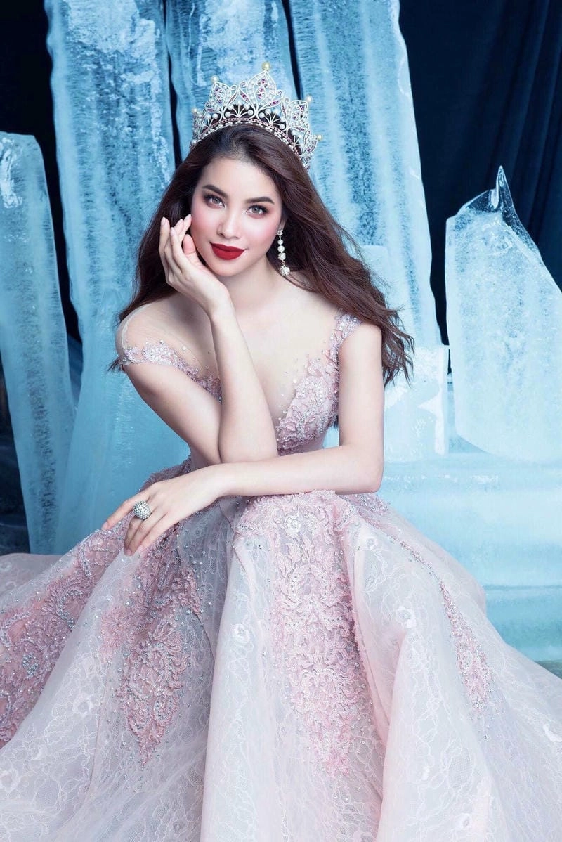 Đắm mình trong thế giới Phạm Hương phong cách