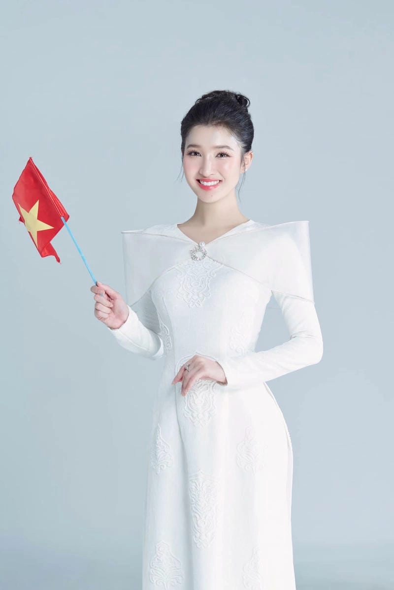 Tổng hợp hình ảnh Phương Nhi cuốn hút