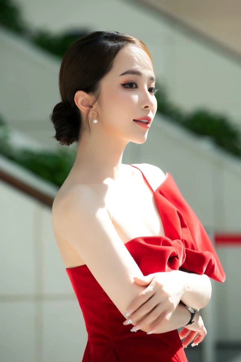 Cùng ngắm Quỳnh Nga trẻ trung