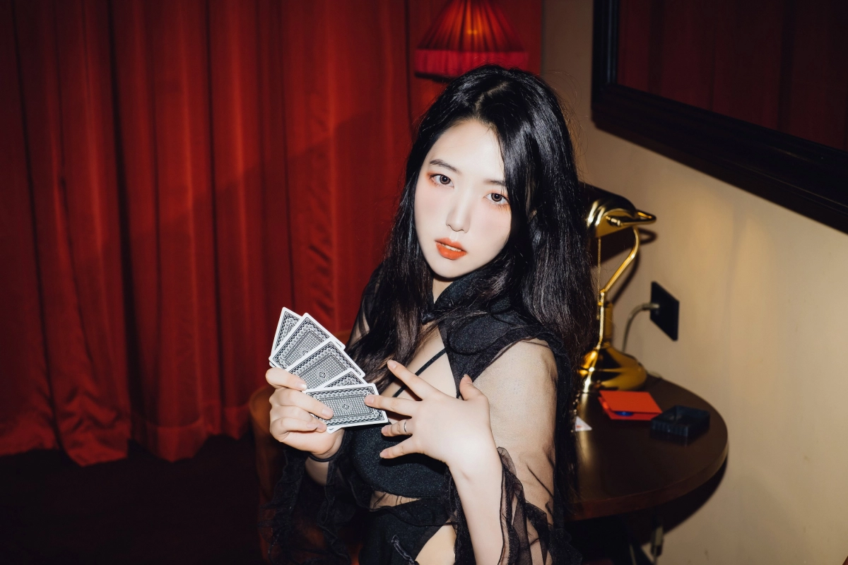 Dame môi căng ướt sexy cuốn hút điên đảo