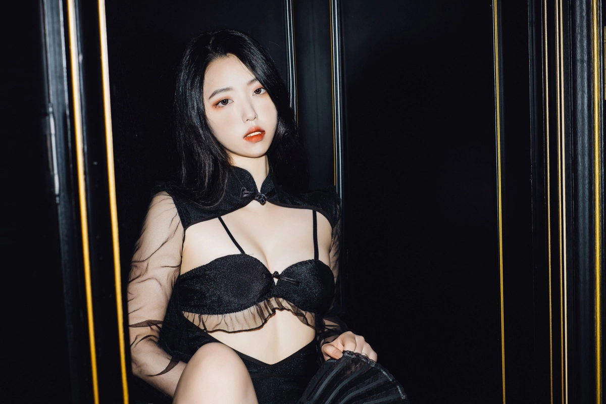 Dame mông tròn ướt át dâm đãng kích thích max