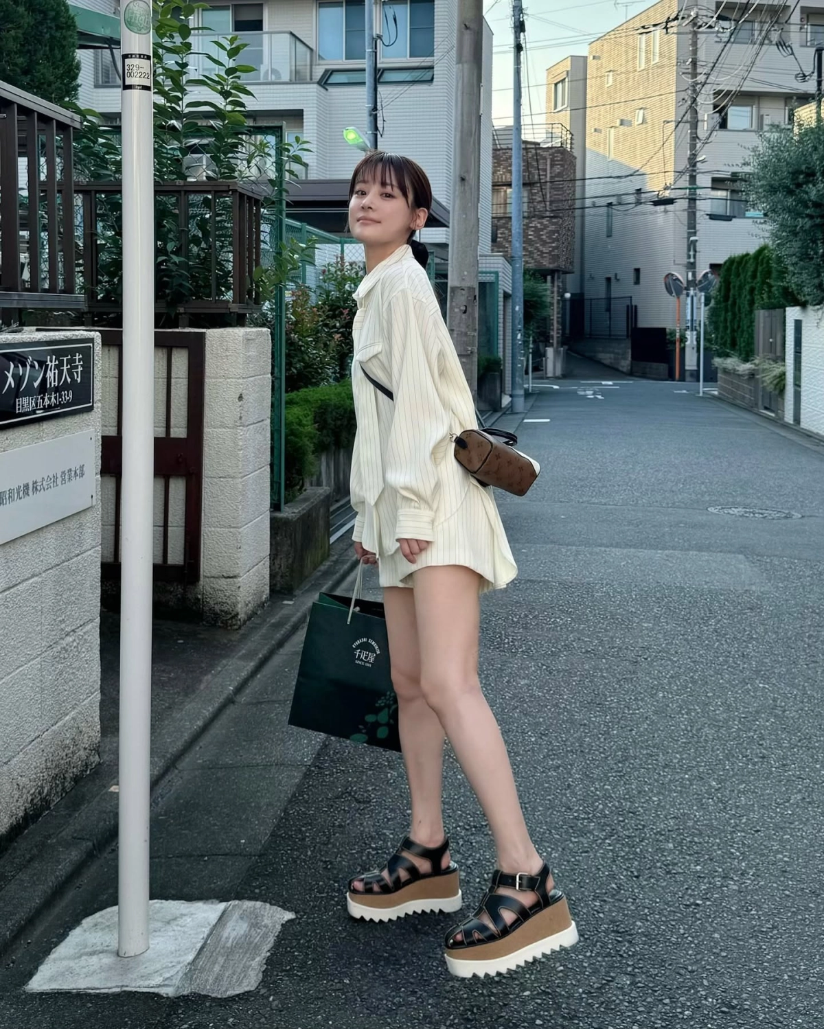 Fukuoka Minami lồn múp hồng hào nóng bỏng kích thích điên