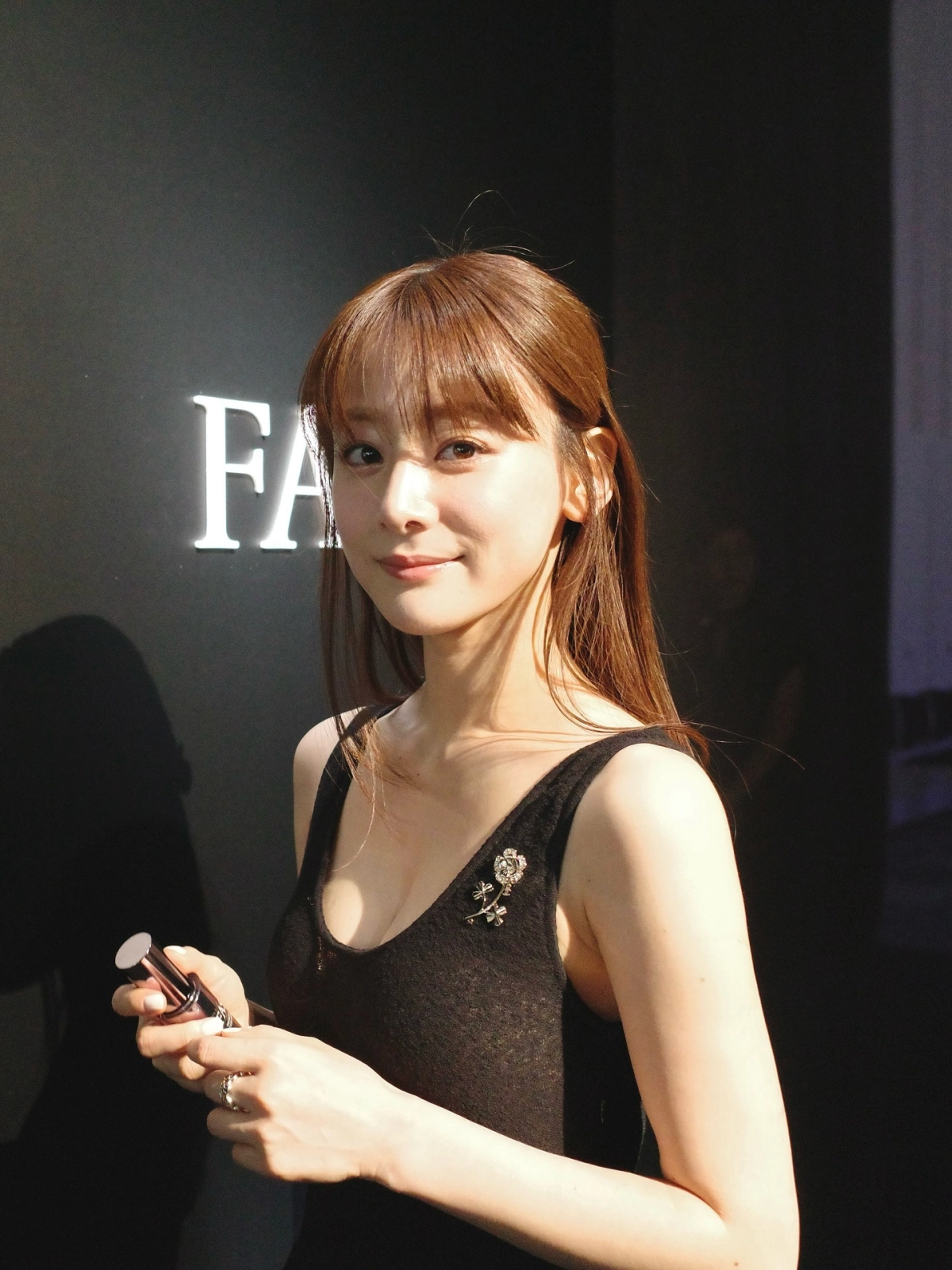 Fukuoka Minami quay lưng cong cháy sexy nhìn là đổ gục