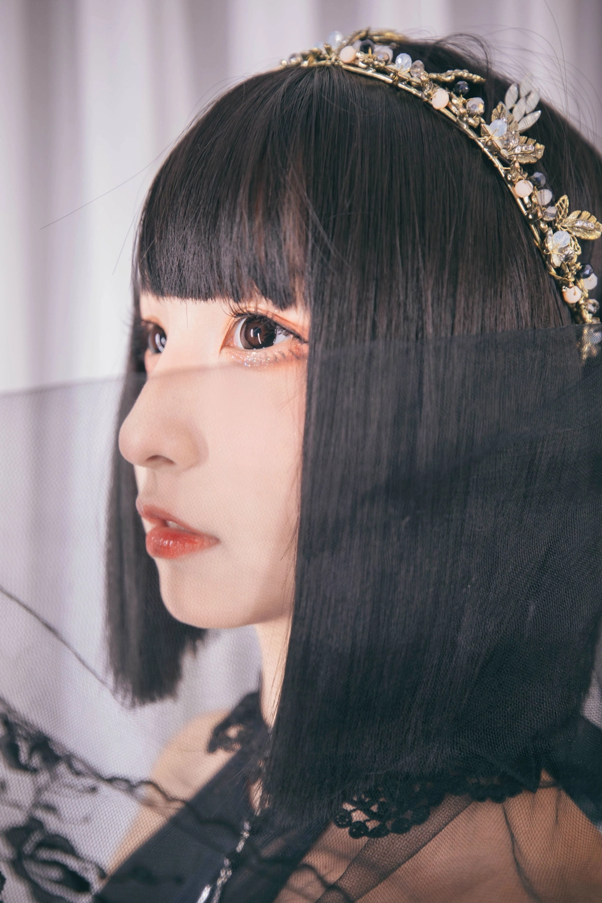 Ánh mắt gợi cảm của Kagurazaka Midwinter gây thương nhớ