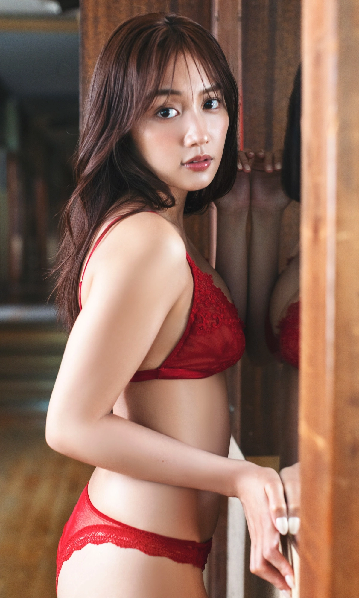 Kuroki Hikari cuốn hút với vẻ đẹp sexy riêng