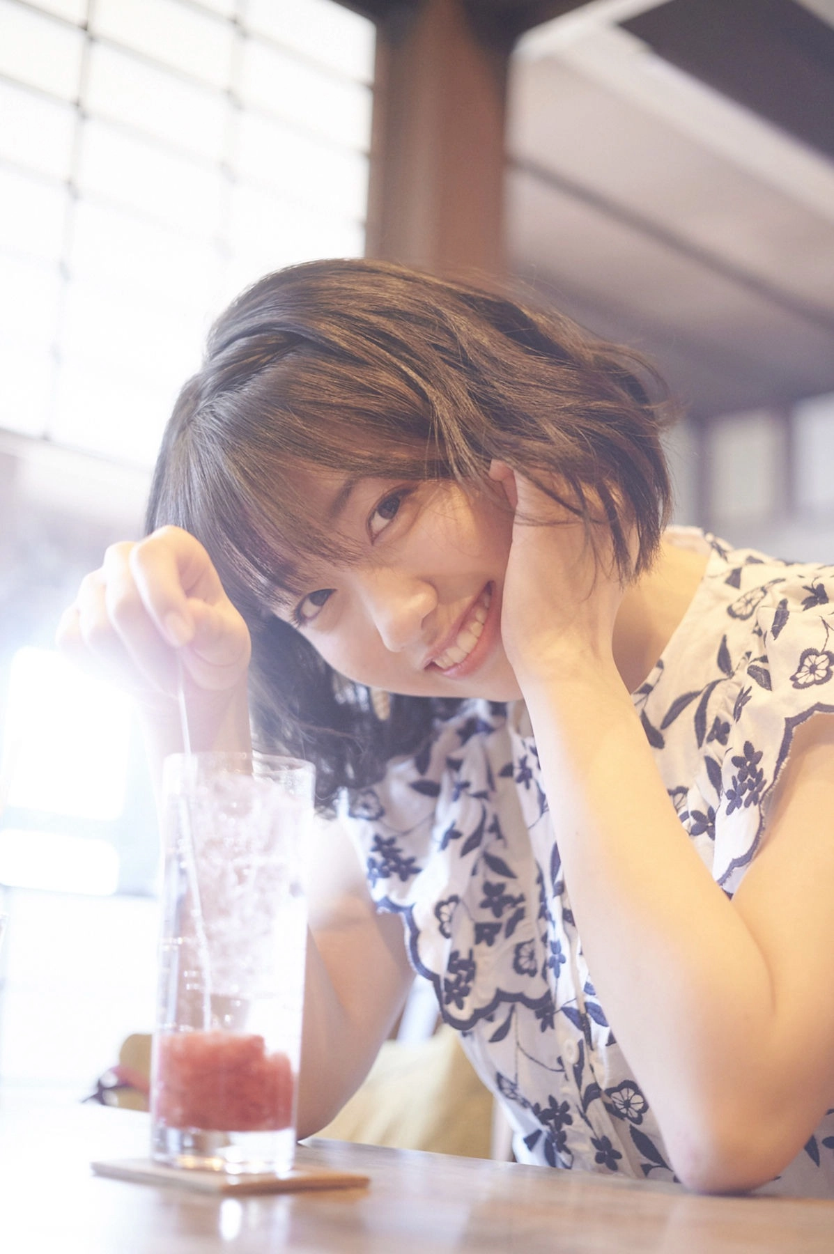 Làn sắc rực lửa của Wada Sakurako thu hút mạnh mẽ