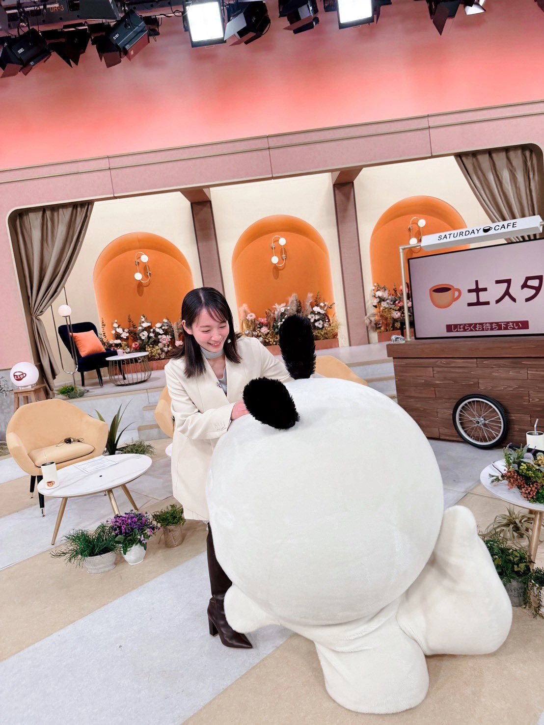 Yoshioka Rifan váy ngắn lộ hàng dâm tình nóng bỏng max