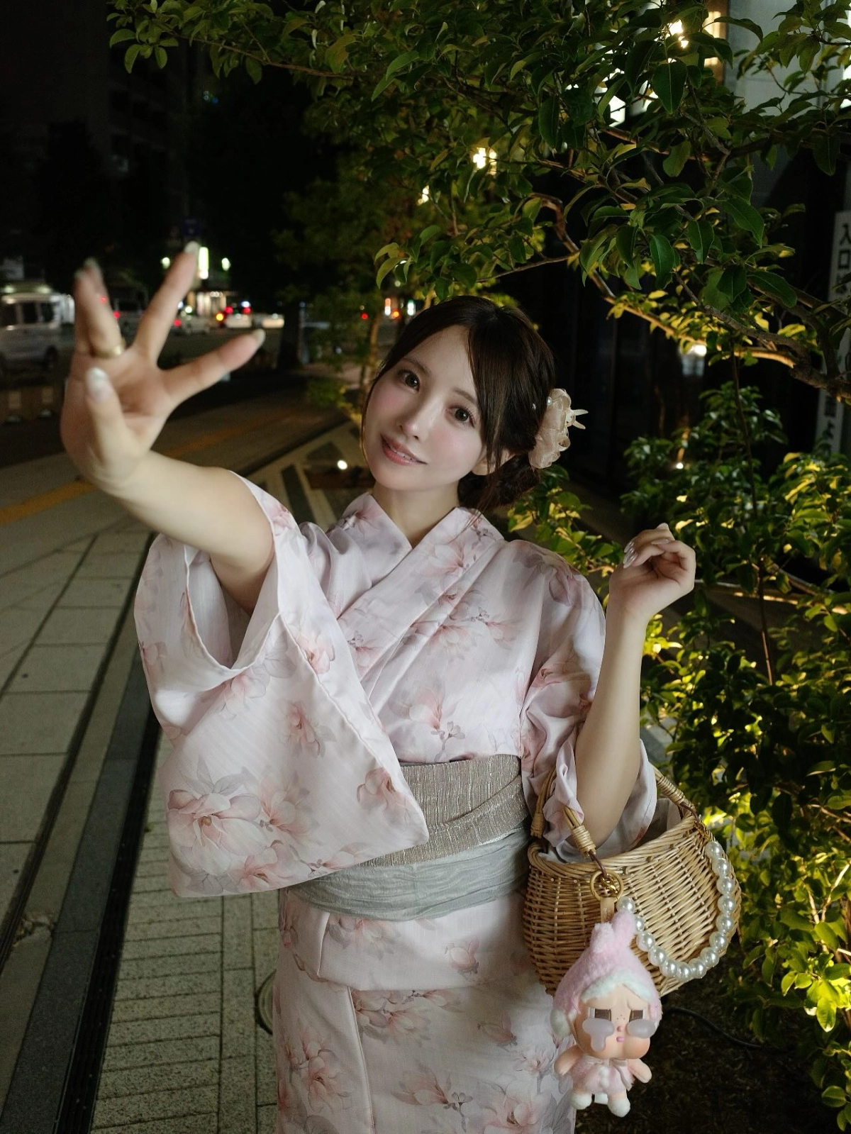 Vẻ gợi cảm của Mikami Yua khiến ai cũng rung động