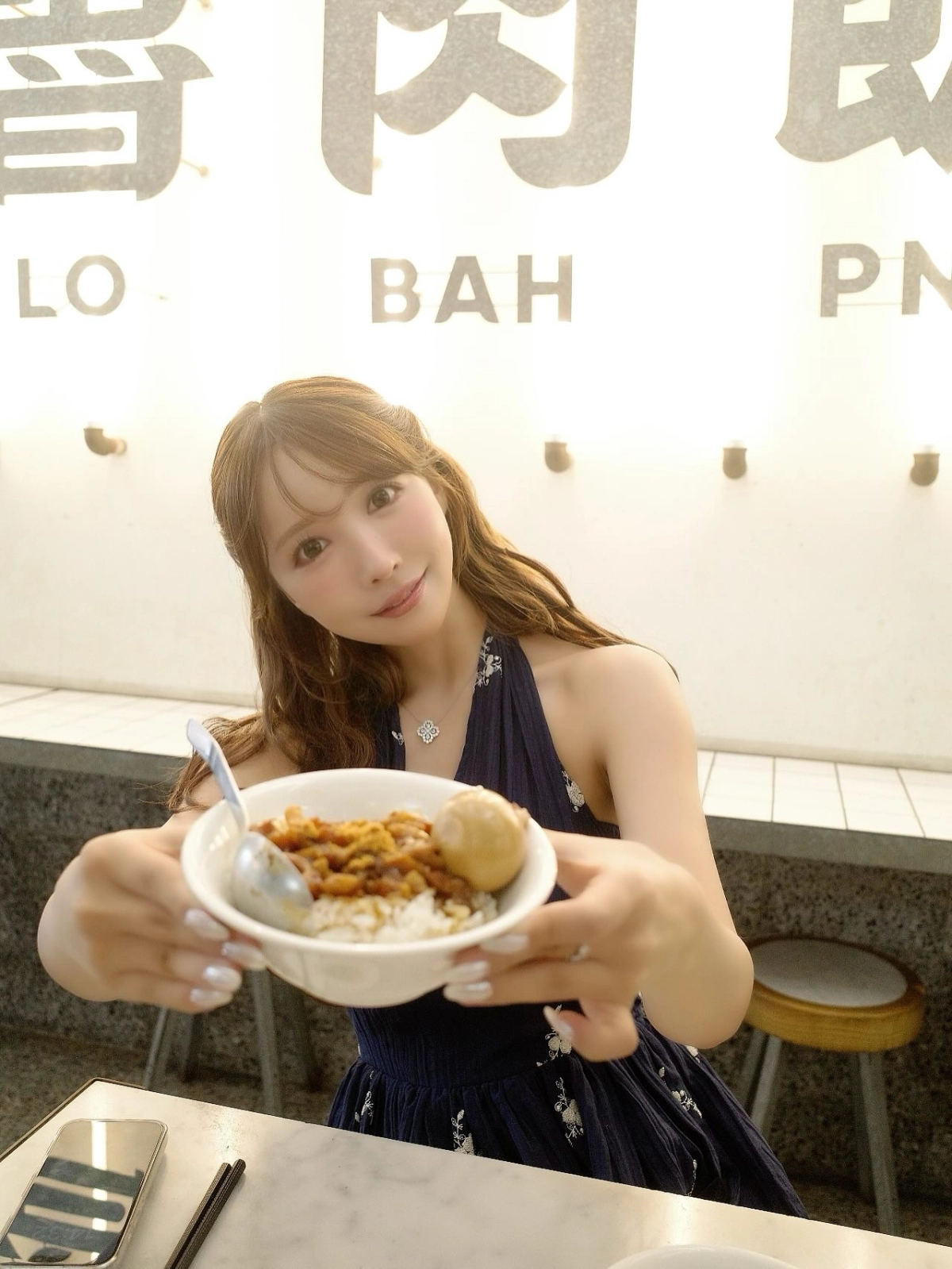 Mikami Yua nổi bật với đường nét mềm mại cuốn hút