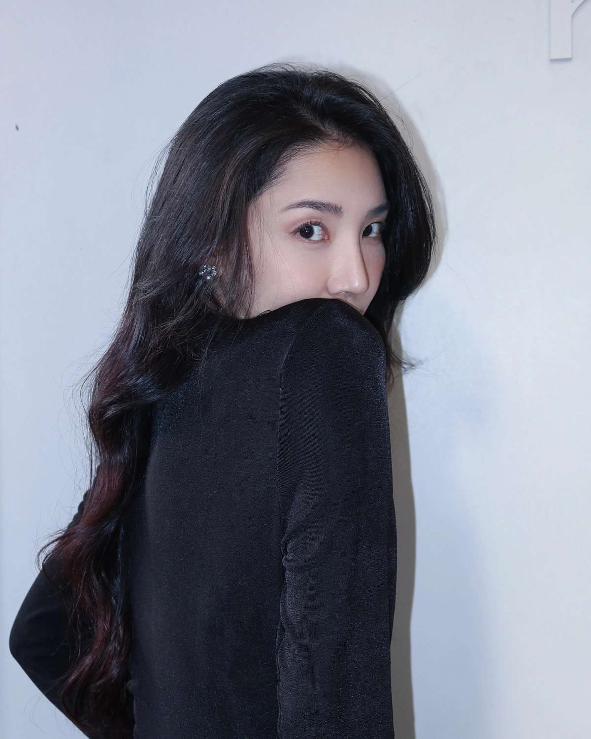 Hình ảnh cute gái phù hợp chia sẻ trên mạng xã hội.