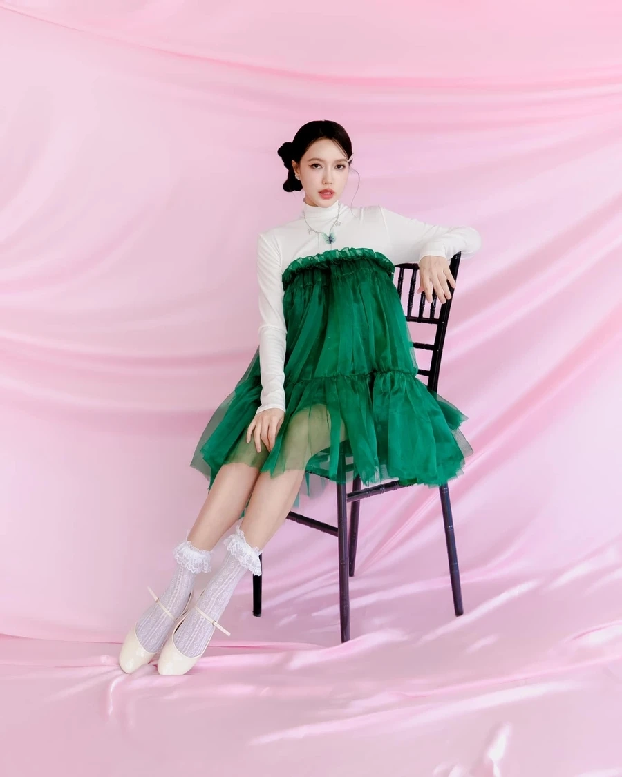 Hình ảnh gái xinh Việt Nam mang nét duyên dáng.