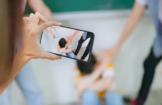 Bạo lực là gì? Những điều cần biết để bảo vệ bản thân