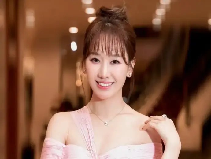 Hari Won khoe thần thái đỉnh cao trong bộ ảnh mới