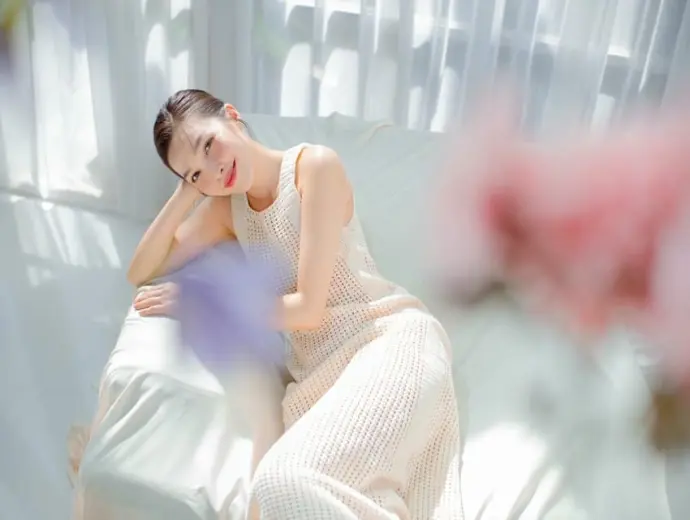 Hiền Thục khoe nhan sắc trẻ trung vượt thời gian đầy sức hút