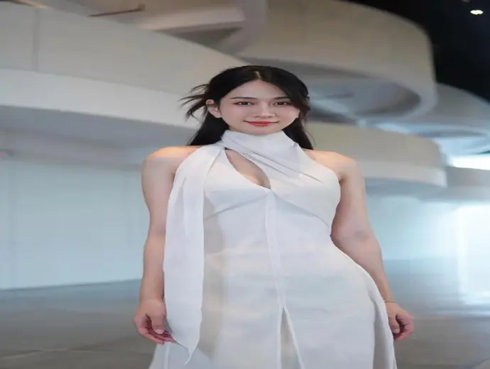 Tuyển chọn ảnh Lê Bống phong cách trẻ trung, năng động