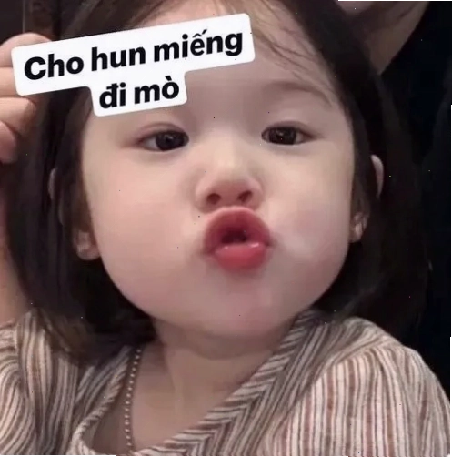 Ảnh meme em bé với biểu cảm đáng yêu