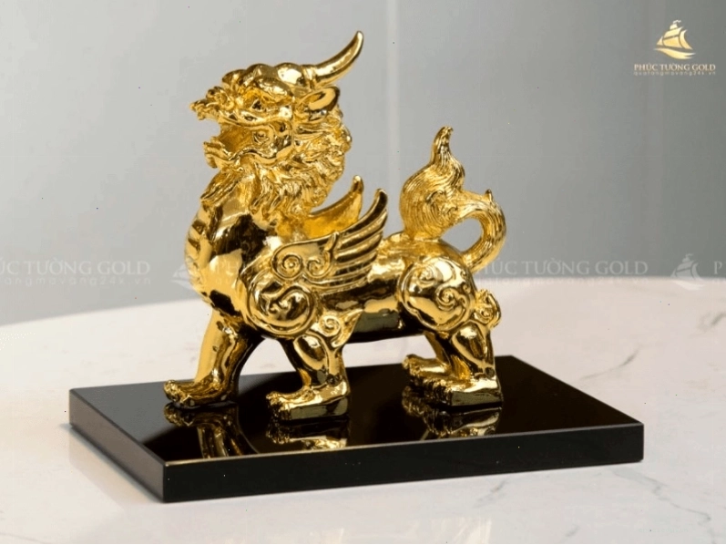 Bàn làm việc gọn gàng giúp thu hút tài lộc và tránh tiểu nhân