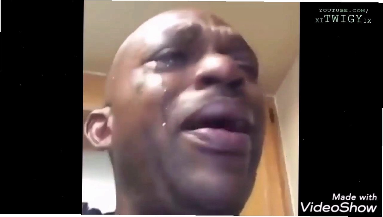 Biểu cảm đau khổ của người đàn ông da đen trong meme